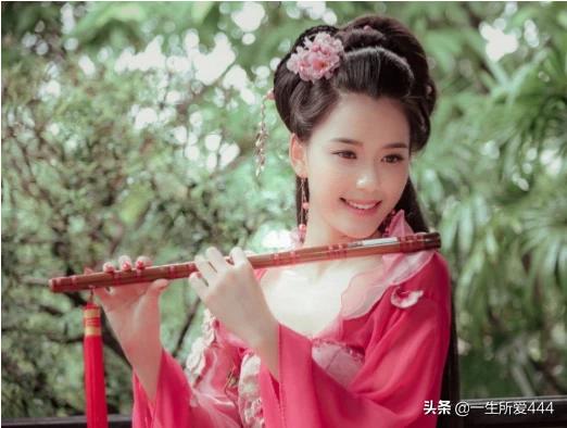 嫣然一笑的意思（嫣然一笑出处）