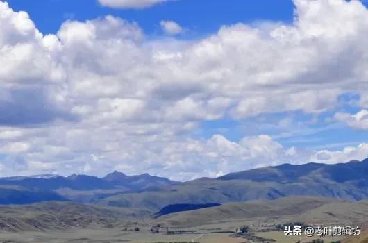 云淡风轻的意思（云淡风轻的意思和用法）